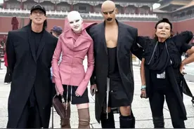 外国游客游故宫因着装被劝离，前卫表达也请“入乡随俗”图片