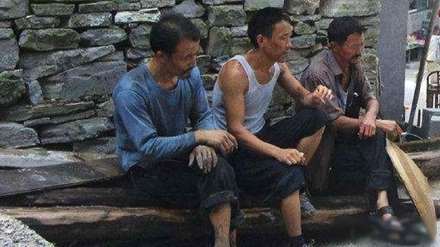农村光棍排队等媳妇，城里小伙不慌不忙，他们到底输在哪？