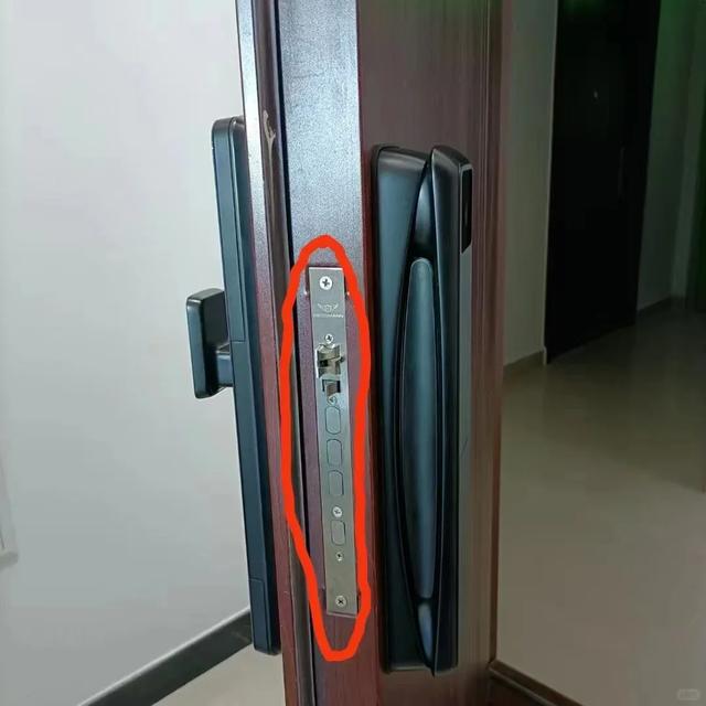 我把机械锁换成指纹锁，终于摆脱了钥匙噩梦！这些区别太真实！
