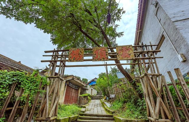 四川隆昌云顶寨，距今已有600多年历史，被誉为“川东第一寨”