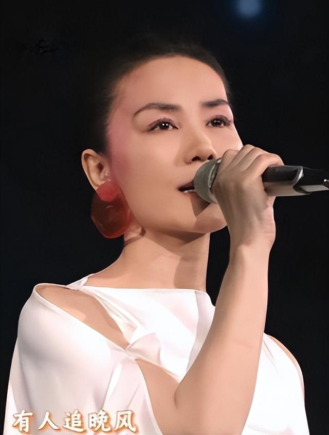 谢霆锋也没想到，自己的甜蜜女友王菲，竟走上了和张柏芝一样的路