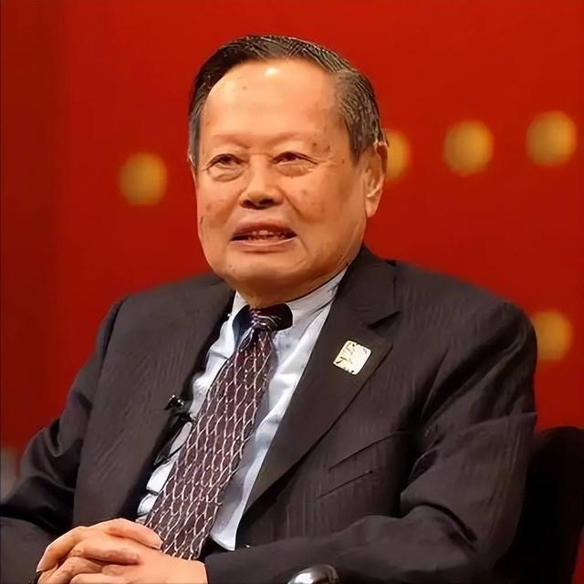 杨振宁去世后，49岁翁帆或没想到	，因恢复中国籍 长期捐赠名誉飙升
