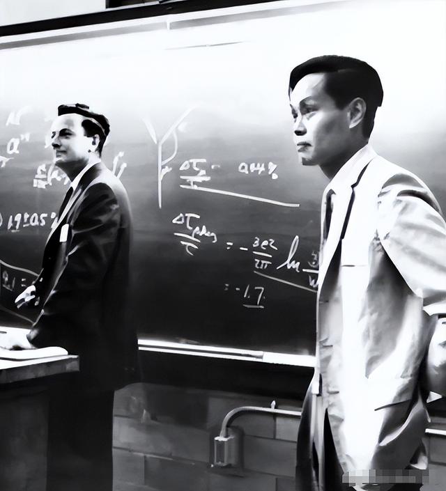 杨振宁刚去世，翁帆终于发声	，字字催泪，清华大学吊唁堂细节感人