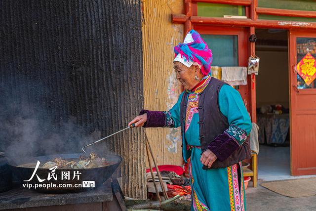 四川茂县：走进黑虎羌寨 感受原汁原味的羌族风情