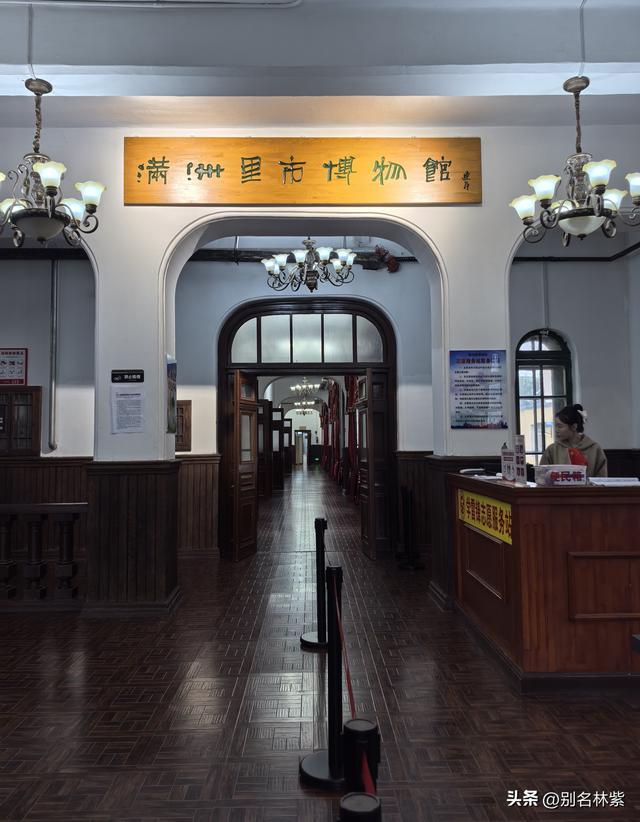 冒雨参观满洲里市博物馆和沙俄监狱陈列馆，铁道桥上看晚霞超美