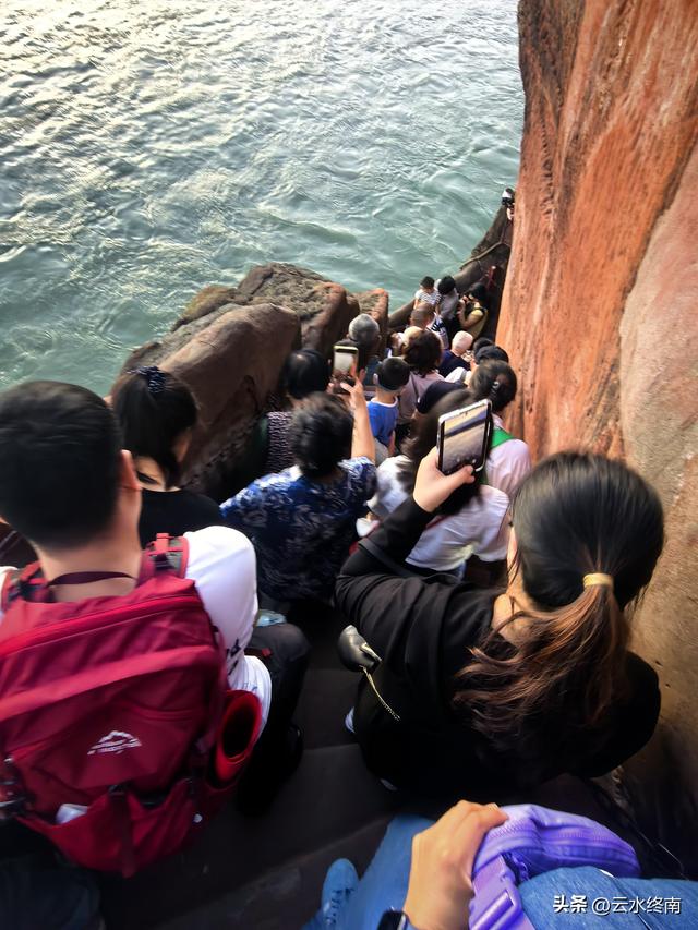 乐山大佛是哪尊佛？为什么是唐代的佛身，民国的佛头？能镇水吗？