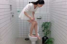 上厕所如何“压水花”？10米跳台的水花，还没你家马桶的大！图片