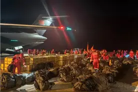 2架运20落地，14颗卫星变轨，中国援缅一幕，让美意识到情况不妙图片