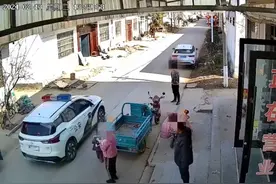 警车进村喊话“恁庄李某某涉嫌嫖娼”追踪：涉事民警已停职，警务督察正调查图片