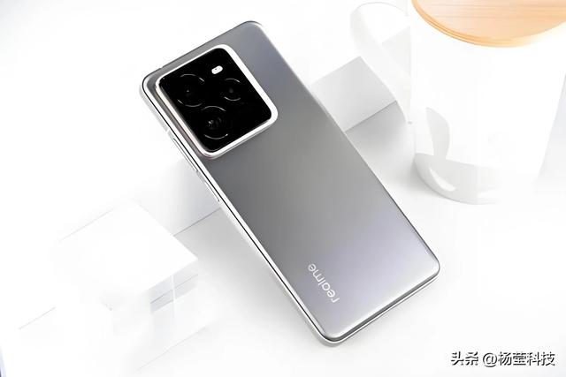 四月内至少九款旗舰发布：苹果领衔，华为缺席？