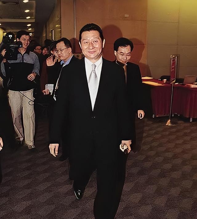 包养情人无数，娶初中同学女儿为妻，玩老婆闺蜜，孙道存有多放荡