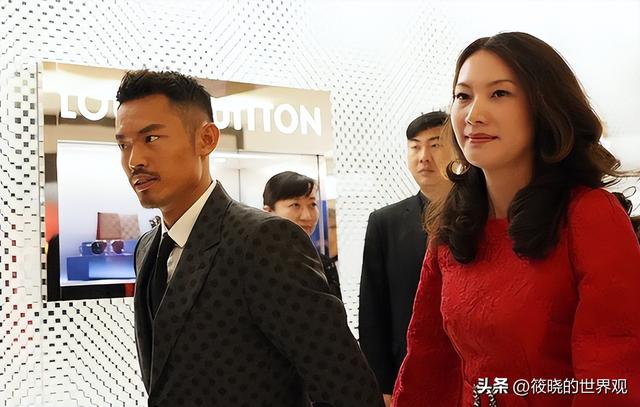 42岁林丹和44岁谢杏芳罕见同框，精神状态天差地别，活像两代人