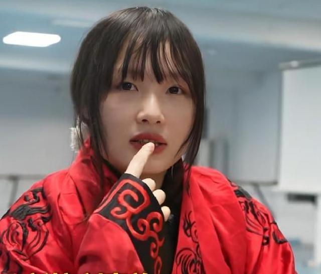 当年地震被救的小女孩，嫁给了年长12岁的兵哥哥，恶心一幕发生了