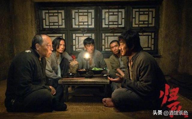怪不得宋家腾能这么火，看看他妻子是谁就知道了，娶个贤妻旺三代