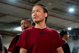 张伟丽卫冕金腰带！图片