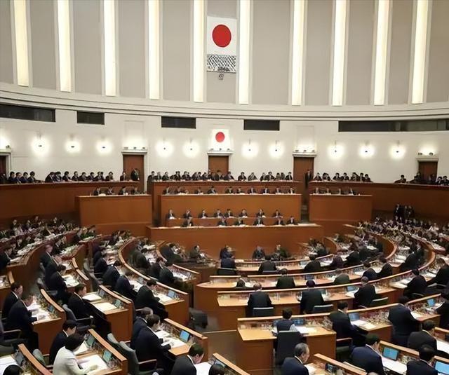 出大事了，美俄同时警告日本	，中国对日本打出王牌，高市开始急了