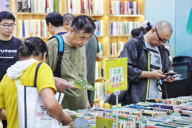 全面升级扩容！2025“我与地坛”北京书市启幕，逛起来→