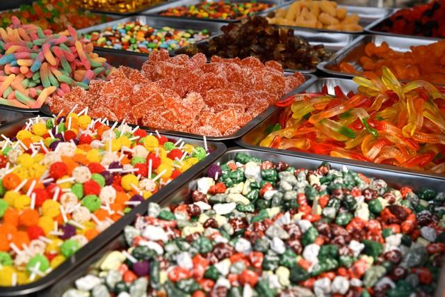 肝不好，不能喝牛奶？医生：不想肝脏受损，这4样再好吃也要忌口