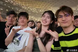 好气!潘展乐张雨霏演唱会追星陈奕迅,孙佳俊:你们真把我变孤泳者!图片