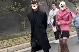 美国知名设计师穿成这样游故宫？惨遭驱逐！奇装异服被外国网友骂图片