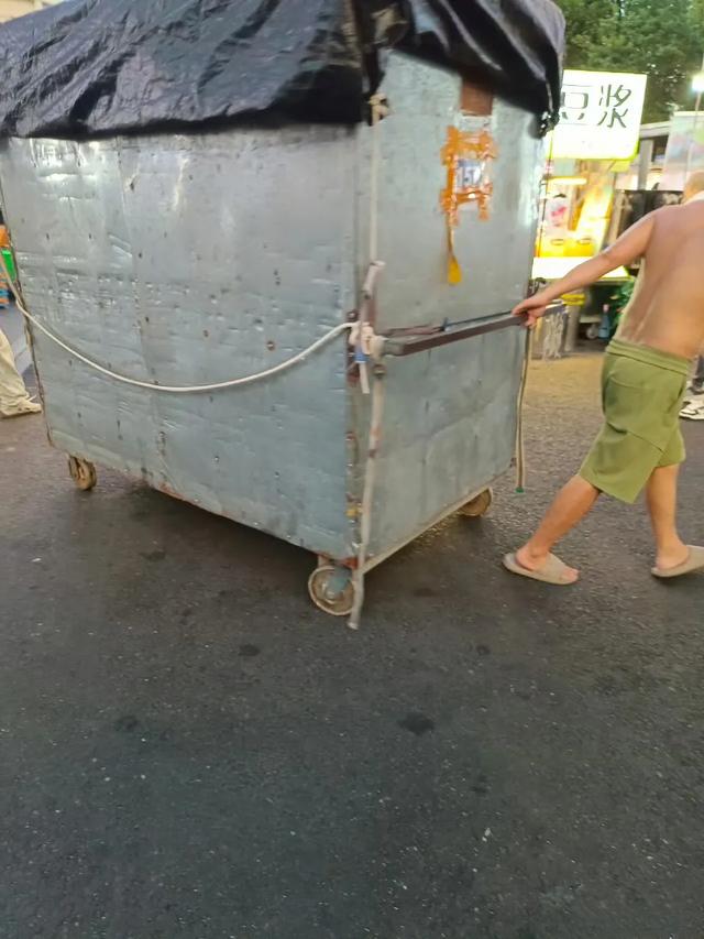 初访三挺路夜市：烟火里的义乌奇迹