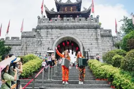 尽显“指尖上的风情”！俄罗斯流行手风琴演奏家们走进花溪图片
