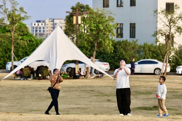 请到茂名过大年｜好吃好玩好逛！茂名庙街把年味玩明白了