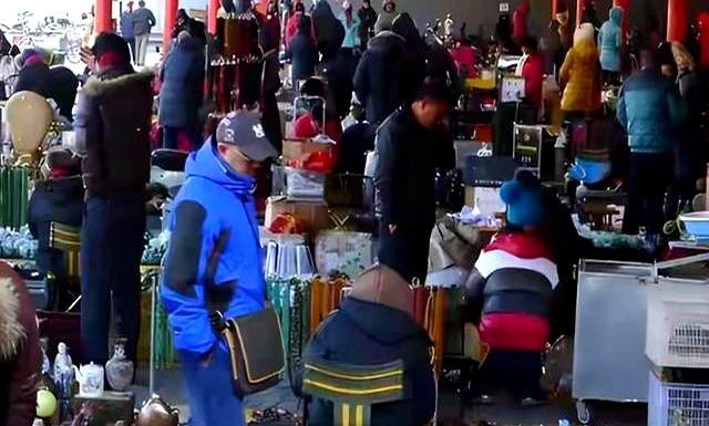 大量日本游客涌入北京，打着旅游幌子不去旅游不吃美食，来干嘛？