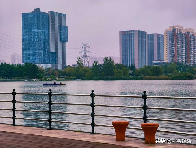 南京九龙湖：从淤积污染到 “水清鱼翔” 的生态蜕变