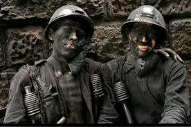 在井下挖煤的经历，挖了一天的煤，才知道煤是咬不动的图片