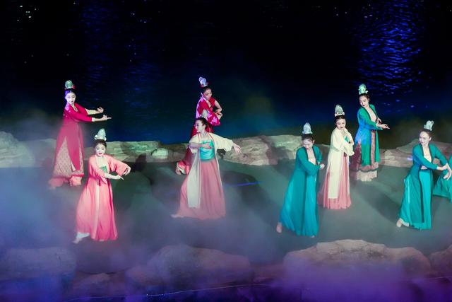 “超级文旅日”咸宁分会场“温泉+演出+市集”活动异彩纷呈