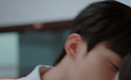 熟龄女性为何疯狂上头？19岁小狼狗护姐姐，比霸总还会撩