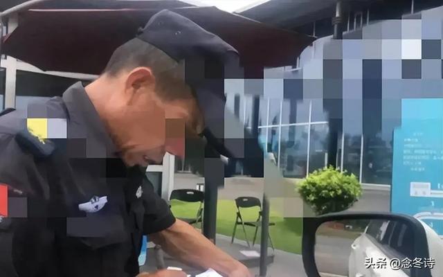 社保新规逼停保安招聘,60岁大爷成烫手山芋,物业经理该怎么办?