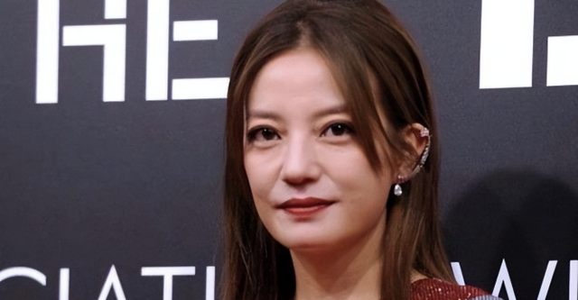 胃癌传闻澄清才半年	，49岁赵薇再迎坏消息，连累的何止闺蜜李湘！