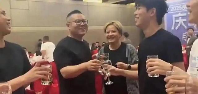一波未平一波又起！德云社内讧之际，曹云金感谢郭德纲教做人！