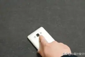 为什么手机放桌上屏幕要朝下？今天才知道，以后别再放错了图片