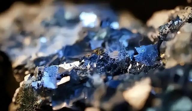 不给磁铁就对中国加税200%？特朗普看似又发癫，美国军工撑不住了