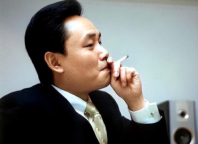 黄光裕：入狱了11年，银行账户躺着225亿，出狱后的他过得咋样？