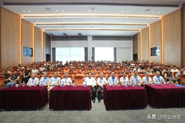 曹德旺称创办福耀科技大学已花费43亿，学生学费每年5600元	，首届50名学生可全去福耀就业