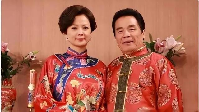 “6个老婆”同住一室，每人每月7万零花钱，71岁又娶第七房小娇妻