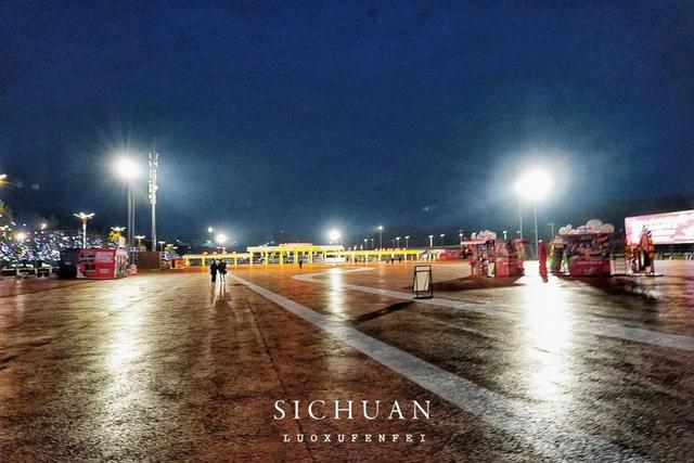 旅行吐槽 | "来都来了"惯坏了多少景区?自贡灯会是我不配看了