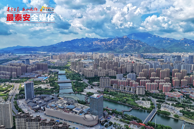 泰山之下，夏云逐光