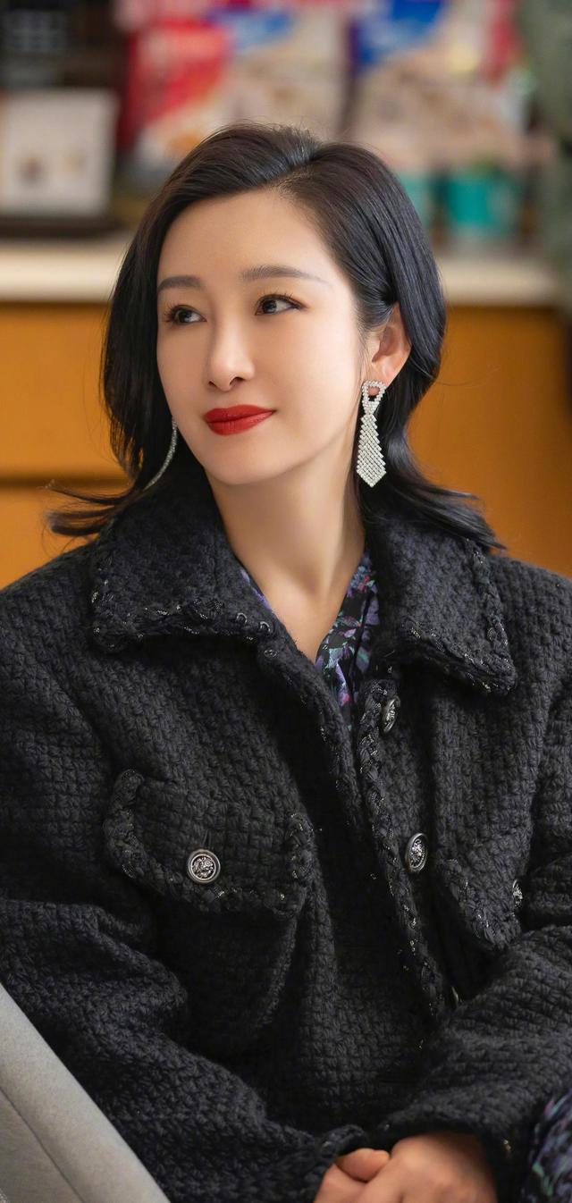 王新军没想到，闫学晶人设崩塌不到半月	，秦海璐因一句话口碑暴增