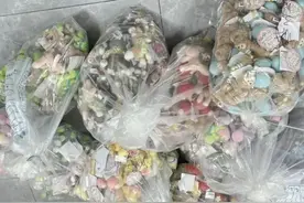 海关罚没735件迪士尼周边，被拍出28万元！均价380元一个图片