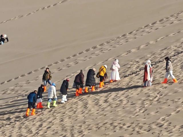 大寒暖韵满鸣沙 丝路驼铃唤客来