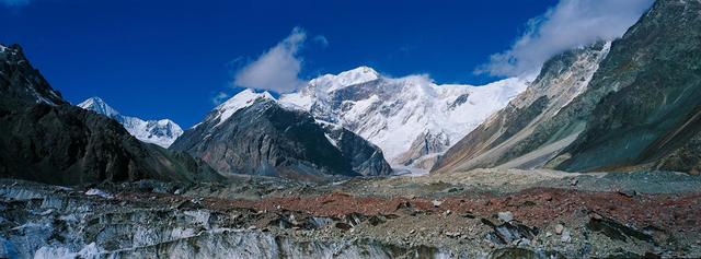 新疆大地的脊梁