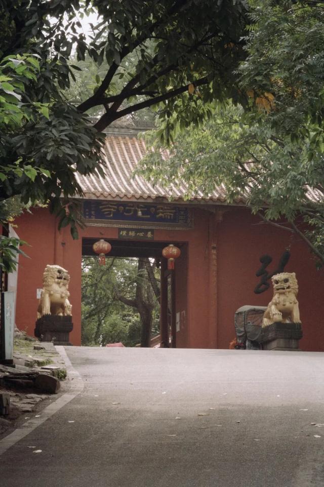 从成都出发，在龙泉山东麓邂逅一座千年场镇的温柔