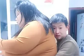 6年前，浙江校花被丈夫喂到330斤，睡塌两张床，如今生活令人唏嘘图片