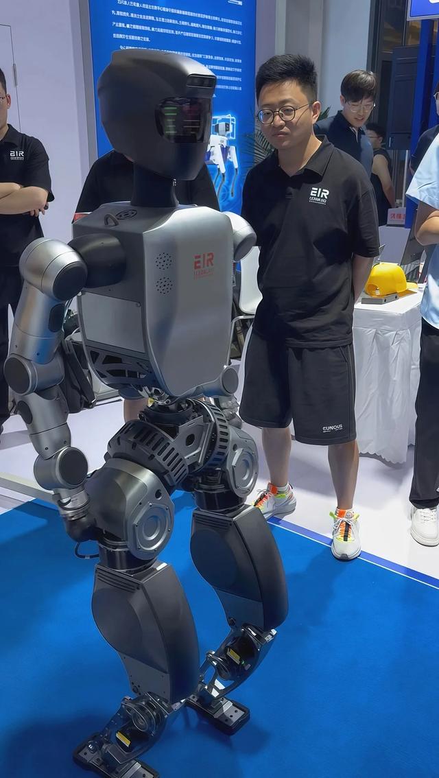 2025世界机器人大会上，这些机器人“熟面孔”来自成都高新区！