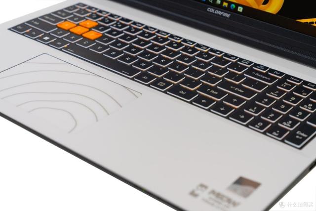 COLORFIRE MEOW R16 Pro ：潮玩设计遇上硬核性能的 AI 游戏本
